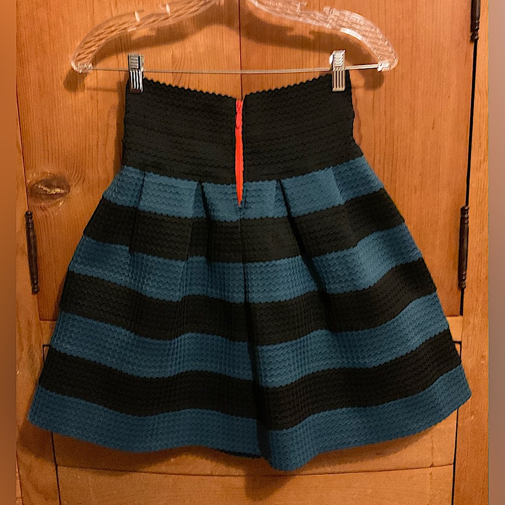 Anthropologie Black & Blue Striped "PONTE BELL SKIRT" Girls From Savoy! Sz-Xs-Sm